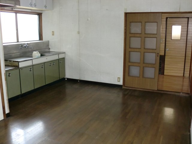 敦賀市三島町1丁目中古住宅の居間・リビング
