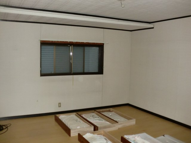 敦賀市三島町1丁目中古住宅の洋室