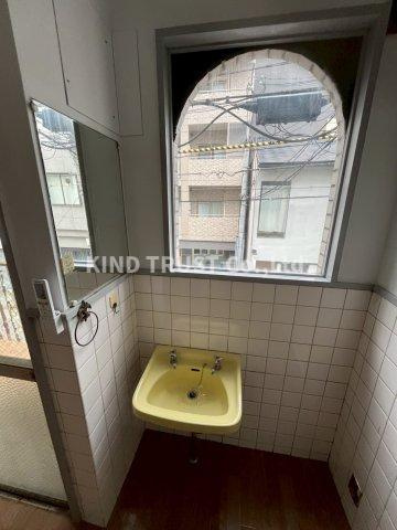 天神橋2丁目ビルの洗面所|脱衣スペースもあります