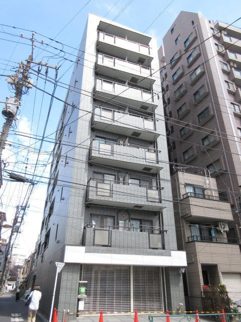 シュロス塚越の外観|重厚な鉄骨鉄筋コンクリート造のオートロックマンション