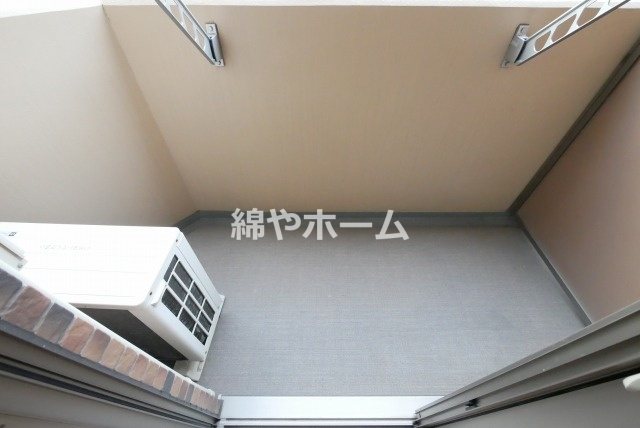 スワンズシティ難波南のバルコニー|外からの目が気にならないバルコニーで洗濯物が干せます