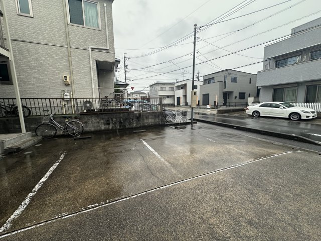 エトワールTの駐車場