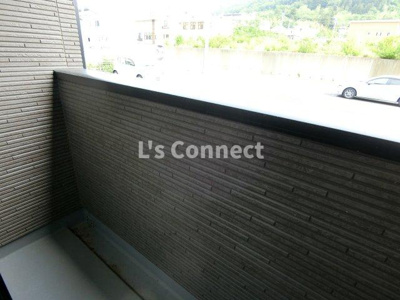 【バルコニー】 | エレシス女川 | 晴れた日には洗濯物もたくさん干せます。