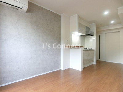 【居間・リビング】 | エレシス女川 | アクセントクロス仕様のＬＤＫ。