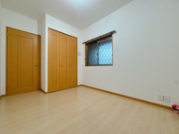 【洋室】 | グランド・ルー博多南ガーデネッセ☆仲介手数料無料☆ | なるべく光をとろうとしたつくり。白+光＝輝きだったんだと気が付きます。