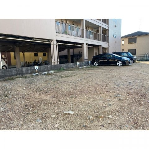 岐阜市鏡島精華１丁目の駐車場