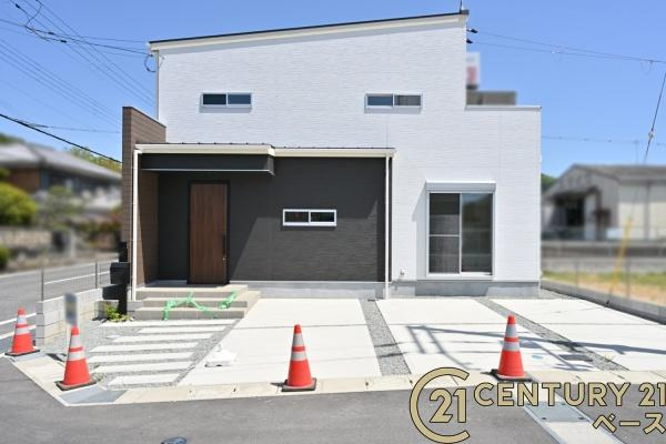 桜井市外山 ／新築一戸建の駐車場|■現地撮影写真■小学校まで徒歩５分圏内と子育て家族も安心ですね！