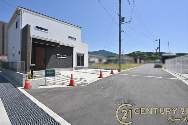 桜井市外山 ／新築一戸建の前面道路含む現地写真|■現地撮影写真■見晴らし良好良好な人気の角地です！