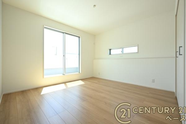 桜井市外山 ／新築一戸建の洋室|■現地撮影写真■日当たりのよい明るい雰囲気の洋室です！