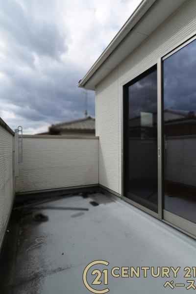 北葛城郡上牧町松里園３丁目　一戸建のバルコニー|■現地撮影写真■日当たりのよいバルコニー！洗濯物もよく乾きます！