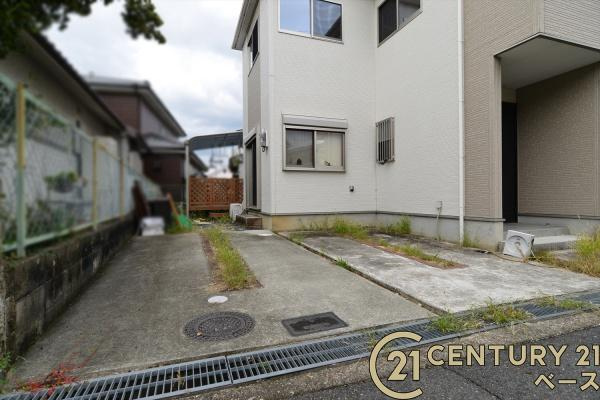 北葛城郡上牧町松里園３丁目　一戸建の駐車場|■現地撮影写真■