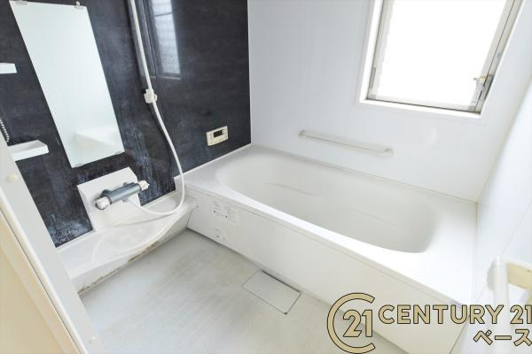 北葛城郡上牧町松里園３丁目　一戸建の浴室|■現地撮影写真■ゆったり１坪サイズの浴室！足を伸ばしての入浴は疲れも癒してくれます！