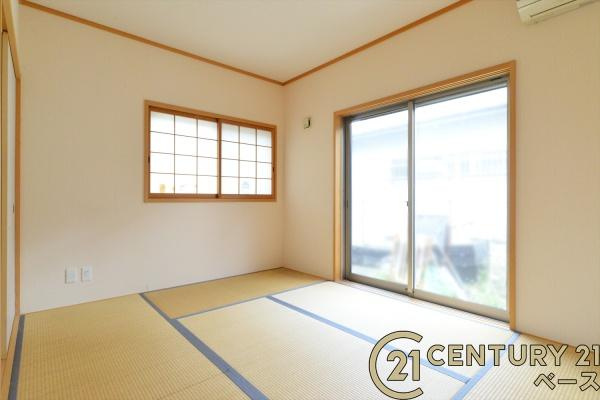 北葛城郡上牧町松里園３丁目　一戸建の和室|■現地撮影写真■ほっこり落ち着ける、リビング隣接タイプの和室です！