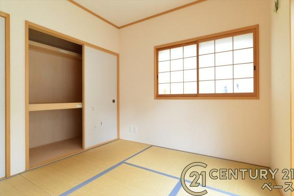 北葛城郡上牧町松里園３丁目　一戸建の和室|■現地撮影写真■和室にも便利な収納スペースを完備！