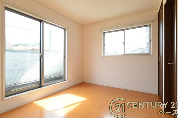 北葛城郡上牧町松里園３丁目　一戸建の洋室|■現地撮影写真■日当たりのよい明るい雰囲気の洋室です！