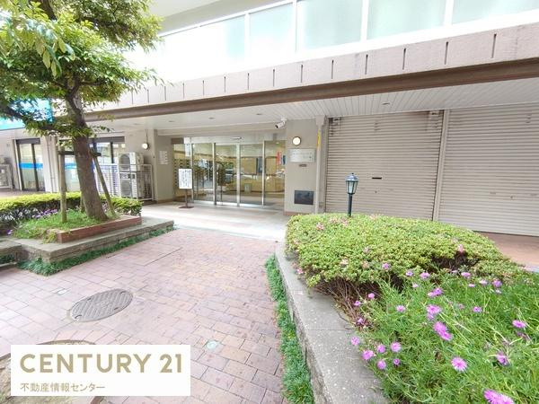 【エントランス】 | クローバーハイツ江戸堀 | 段差のないフラットなエントランスです