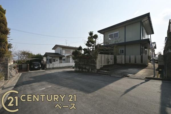 大和郡山市矢田山町の中古一戸建の前面道路含む現地写真|■現地撮影写真■前面道路６ｍと開放感溢れる広さです！