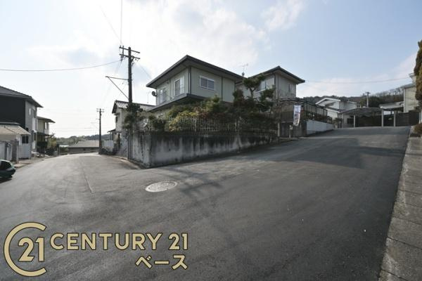 大和郡山市矢田山町の中古一戸建の前面道路含む現地写真|■現地撮影写真■角地につき開放的な立地です！