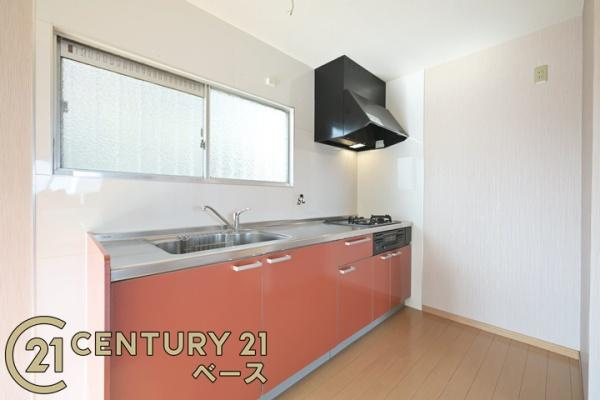 大和郡山市矢田山町の中古一戸建のキッチン|■現地撮影写真■ハウスクリーニング済の綺麗なキッチンです！