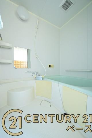 大和郡山市矢田山町の中古一戸建の浴室|■現地撮影写真■清潔感のあるシンプルなバスルーム！