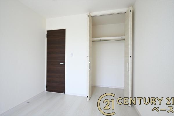 リーブルガーデン神功 ３号棟 ／新築一戸建の収納|■現地撮影写真■冬物のコートや季節のものなどたくさんしまえる広さ！
