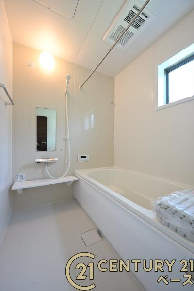 リーブルガーデン神功 ３号棟 ／新築一戸建の浴室|■現地撮影写真■ゆったりしたサイズの浴室！足を伸ばしての入浴は疲れも癒してくれます！