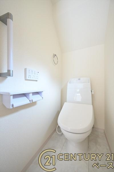 リーブルガーデン神功 ２号棟 ／新築一戸建のトイレ|■現地撮影写真■フチなし＆トルネード洗浄でお掃除も楽らく！ウォシュレット付きです！