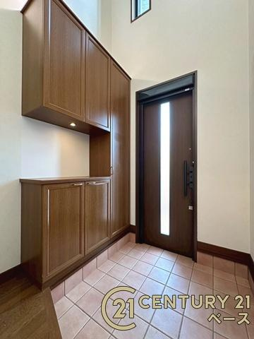 北葛城郡上牧町葛城台３丁目　一戸建の玄関