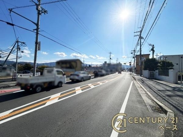 桜井市三輪　建築条件なし土地の前面道路含む現地写真|道路路の高低差もなく駐車も楽々！