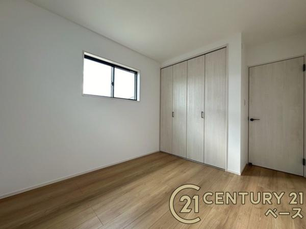 天理市田町 ３号地 ／新築一戸建の洋室|■現地撮影写真■クローゼット付きの明るい洋室です！