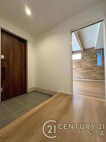 天理市田町 ３号地 ／新築一戸建の内装|■現地撮影写真■こちらは玄関から見た廊下部分です！