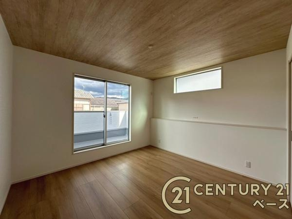 天理市田町 ２号地 ／新築一戸建の寝室|■現地撮影写真■開放感のある広々した主寝室！他に洋室が２部屋ございます！