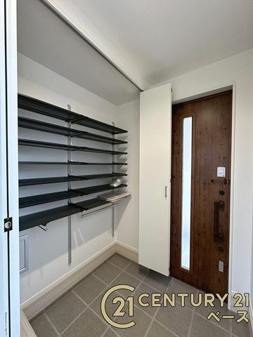 天理市田町 １号地 ／新築一戸建の玄関|■現地撮影写真■すっきりとした明るい玄関が家族やお客様を迎えてくれます！