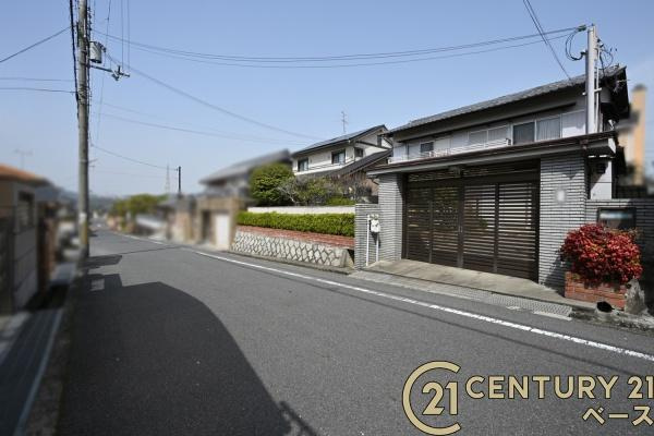 北葛城郡上牧町片岡台１丁目の中古一戸建の前面道路含む現地写真|■現地撮影写真■ 広々開放的な前面道路です！