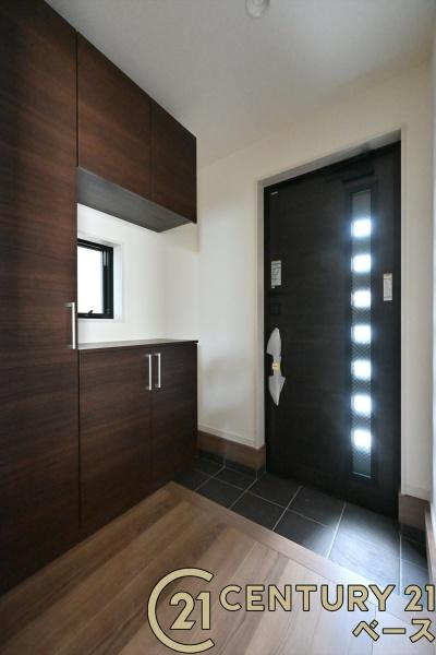 リーブルガーデン西木辻町 ３号棟 ／新築一戸建の玄関|■現地撮影写真■すっきりとした明るい玄関が家族やお客様を迎えてくれます！