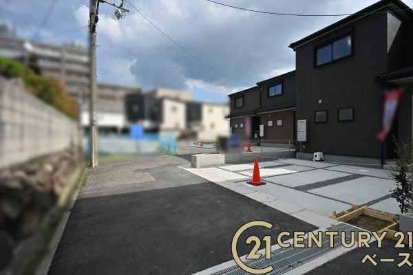 リーブルガーデン西木辻町 ３号棟 ／新築一戸建の駐車場|■現地撮影写真■駐車スペース２台分完備！