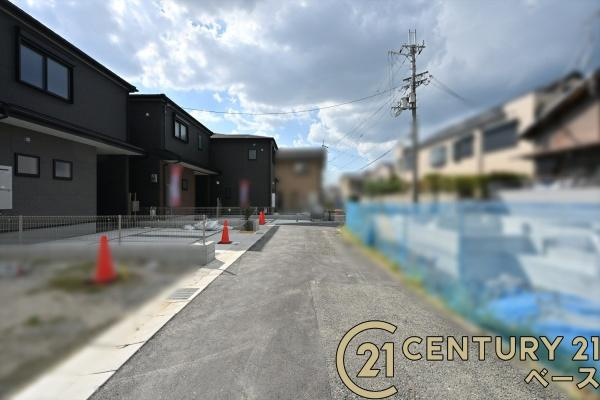 リーブルガーデン西木辻町 ３号棟 ／新築一戸建の前面道路含む現地写真|■現地撮影写真■スーパーなど商業施設が徒歩圏内に近接しています。