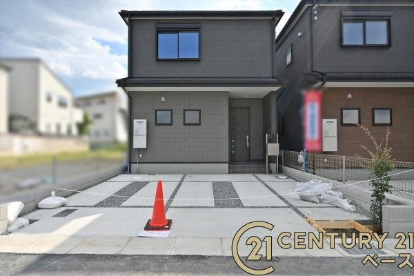 リーブルガーデン西木辻町 ３号棟 ／新築一戸建の外観|■現地撮影写真■耐震等級３の地震に強安心の邸宅！雨で汚れを洗い流してくれるセルフクリーニング機能付き外壁！お気軽にお問い合わせください！■