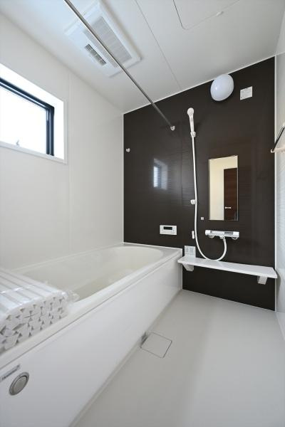 リーブルガーデン西木辻町 ３号棟 ／新築一戸建の浴室|■現地撮影写真■ゆったりしたサイズの浴室！足を伸ばしての入浴は疲れも癒してくれます！