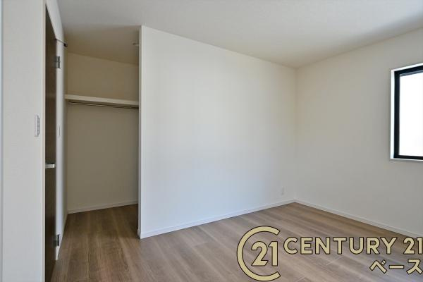 リーブルガーデン西木辻町 ３号棟 ／新築一戸建の収納|■現地撮影写真■広々としたＷＩＣを完備！大きな荷物も楽々収納！■