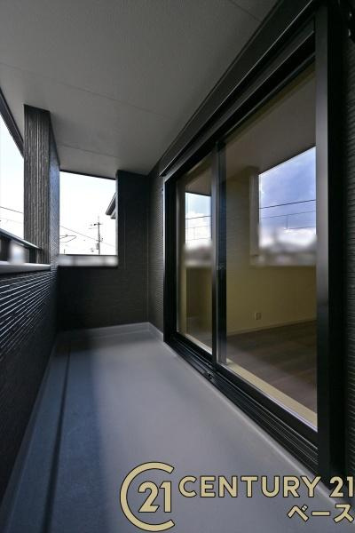 リーブルガーデン西木辻町 １号棟 ／新築一戸建のバルコニー|■現地撮影写真■日当たりのよい広々としたバルコニー！