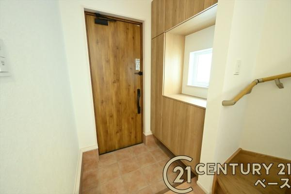 ファーストタウン小泉町 ／新築一戸建の玄関|■現地撮影写真■すっきりとした明るい玄関が家族やお客様を迎えてくれます！