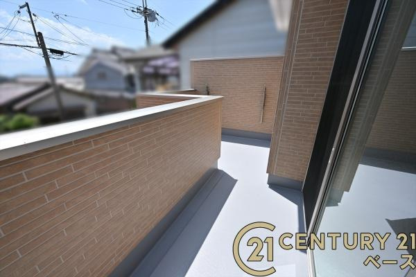 ファーストタウン小泉町 ／新築一戸建のバルコニー|■現地撮影写真■日当たりのよい広々とした南向きバルコニー！洗濯物もよく乾きます！