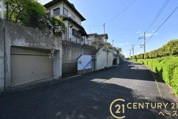 橿原市白橿町７丁目　一戸建の前面道路含む現地写真|■現地撮影写真■前面道路の幅員は約６.３ｍとお車の出し入れもラクラク！