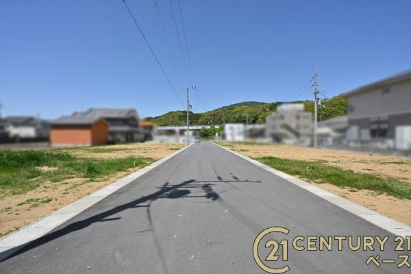 桜井市大字外山の売地の前面道路含む現地写真|■現地撮影写真■小学校も徒歩圏内と子育て世代も安心！