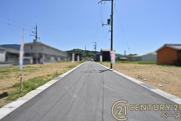 桜井市大字外山の売地の前面道路含む現地写真|■現地撮影写真■小学校も徒歩圏内と子育て世代も安心！