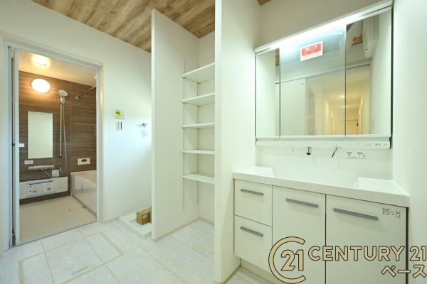 北葛城郡広陵町笠 ２号地 ／新築一戸建の独立洗面台|■現地撮影写真■ ゆったりとした広さの快適な洗面スペースです！