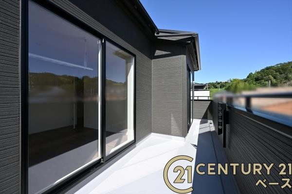 生駒市萩の台 ２号棟 ／新築一戸建のバルコニー|■現地撮影写真■日当たりのよい広々としたバルコニー！