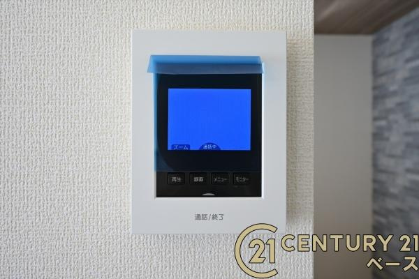 生駒市萩の台 ２号棟 ／新築一戸建の内装|■現地撮影写真■ＴＶモニター付きインターホンで防犯対策もバッチリ！来客も一目でわかり安心です！