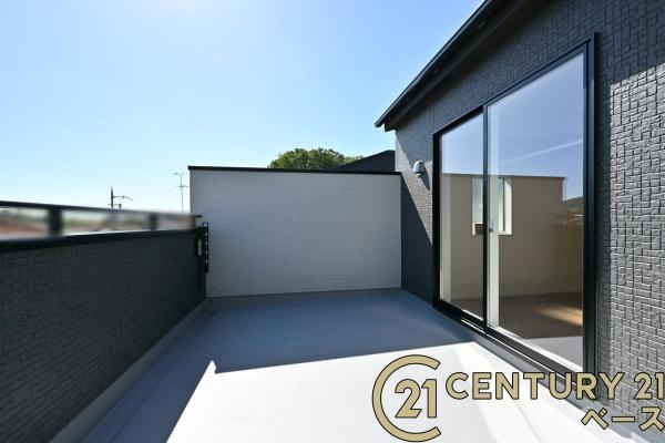 生駒市萩の台 ３号棟 ／新築一戸建のバルコニー|■現地撮影写真■日当たりのよい広々としたバルコニー！